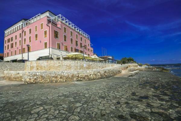 Rotonda Inn Novigrad Novigrad Istria エクステリア 写真